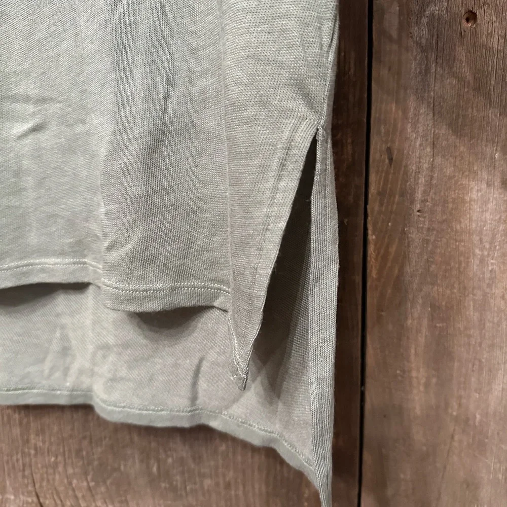 2019 American Eagle V-neck Burnout Tunic Tank Top in Green Size Small Women’s